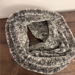 American Eagle Outfitters Gray Faux Fur Scarf